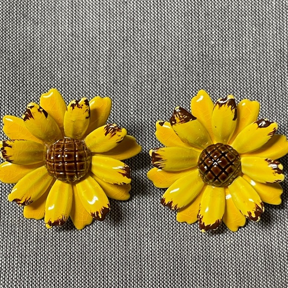 Vintage sunflower clip Earrings - Picture 5 of 5